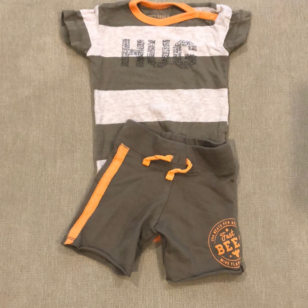 Burt’s Bees outfit